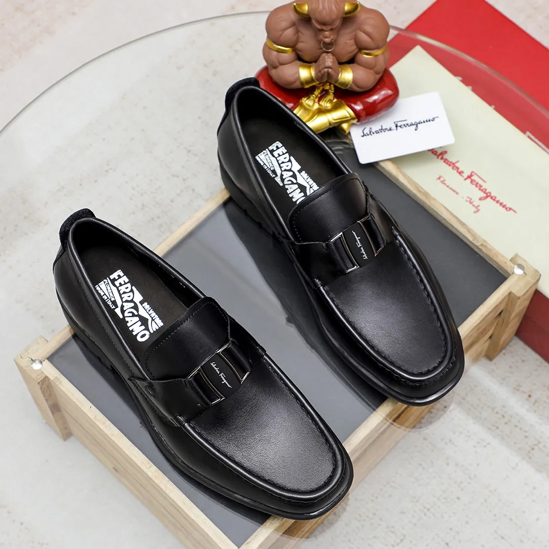 Men's shoes 💰440 🔥 Ferragamo's new men's casual slip-on shoes 🇨🇳 Official website original 1:1 mold, original quality 💯 fine workmanship, high-end luxury ☘ The upper is made of imported Italian first-layer cowhide 🌴 Luxurious water dyeing 🐂 Leather lining 🍓 Rubber wear-resistant and non-slip outsole, breathable and comfortable to wear 🍍 The first choice for high-grade men, black is optional! Code number 38-45……